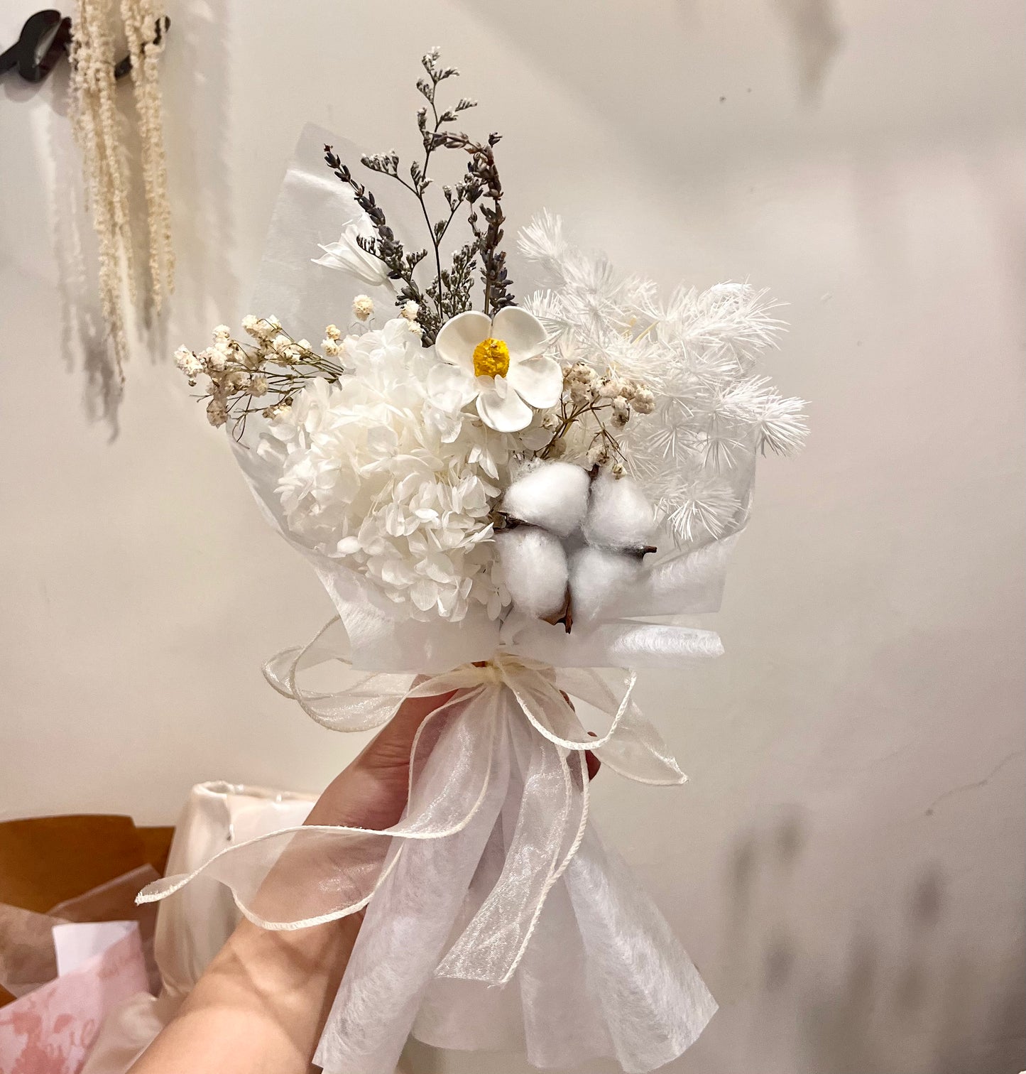Preserved White Tone Mini Bouquet