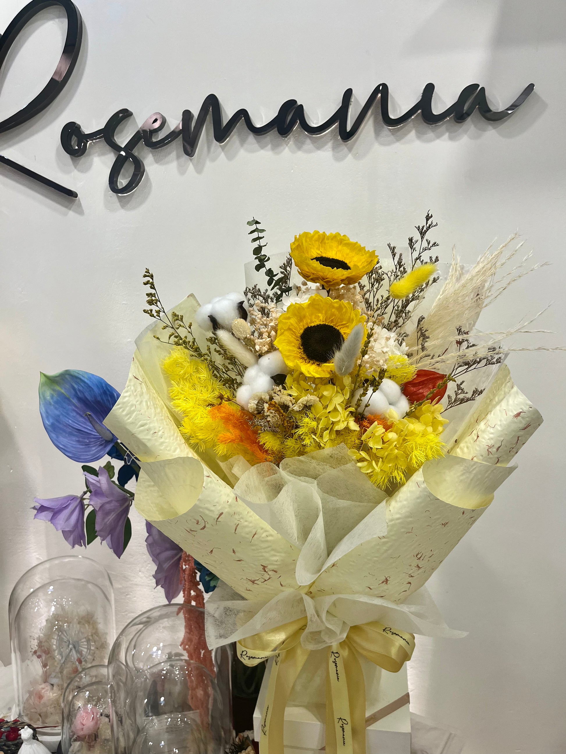 Bouquet of flowers with yellow sunflowers 