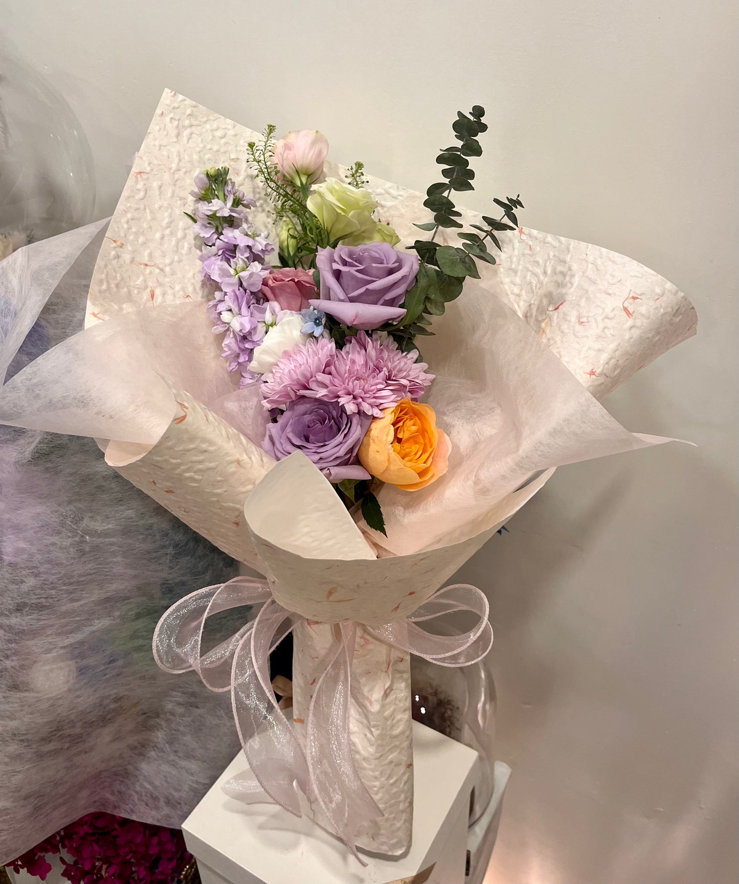 Fresh Roses and Musk Bouquet