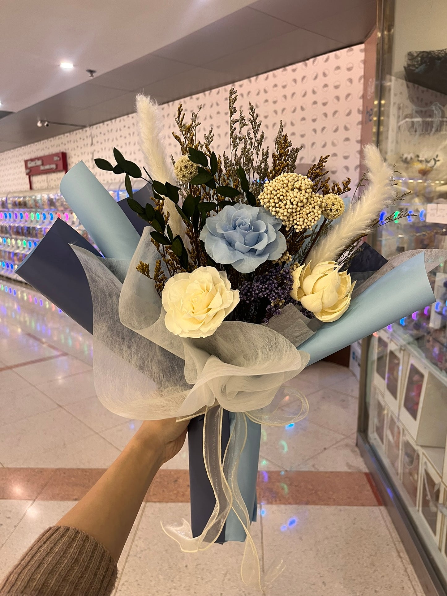 40cm Blue & White Preserved Roses Bouquet