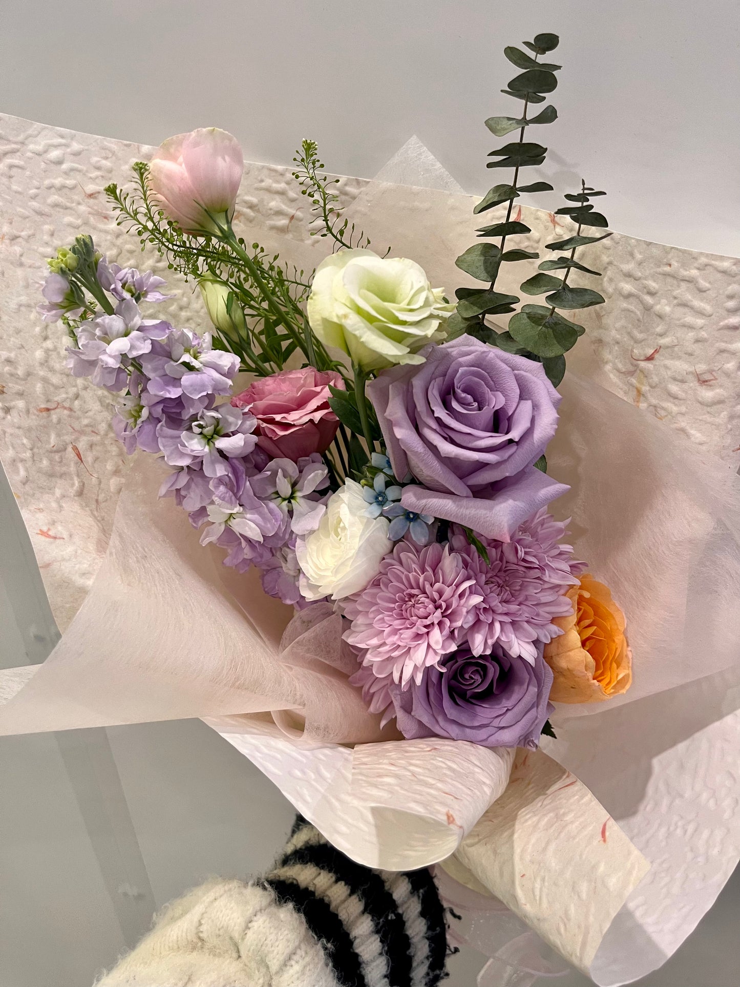 Fresh Roses and Musk Bouquet
