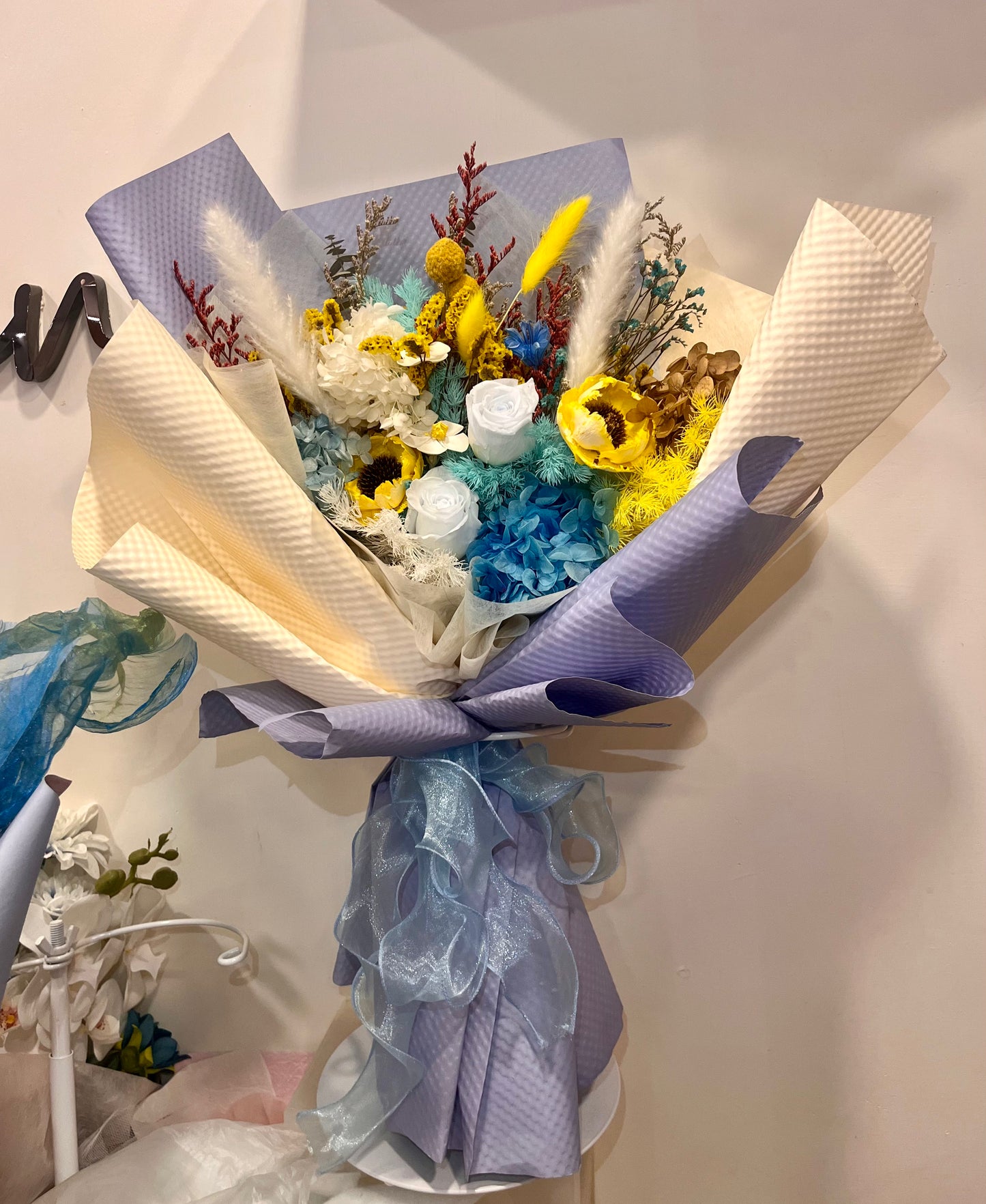 Preserved Yellow and Blue Tone Roses Bouquet 藍色+黃色調保鮮花玫瑰花束