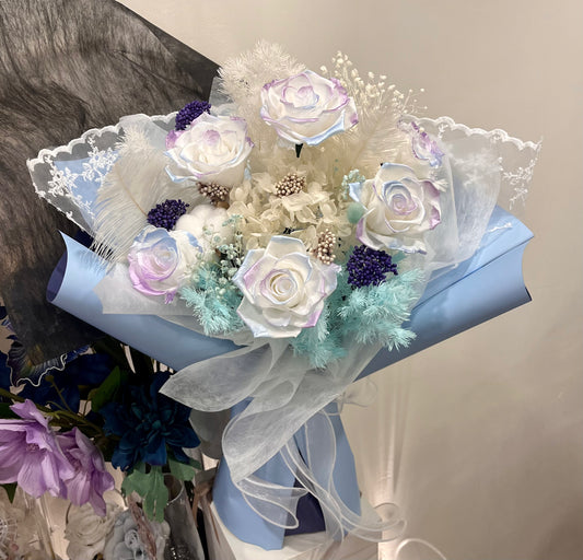 Pearlescent Icy Preserved Dual-Color Roses Bouquet with Lace