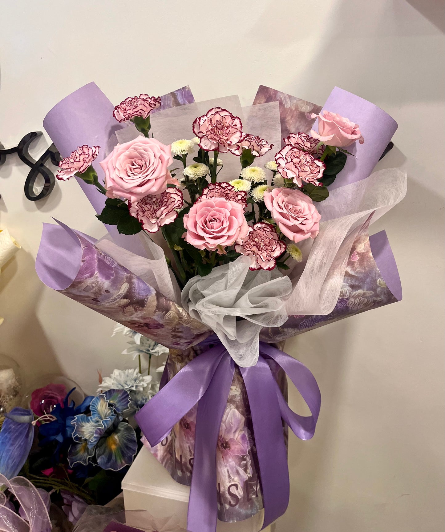 Fresh Roses and Carnations Bouquet 玫瑰康乃馨鮮花花束
