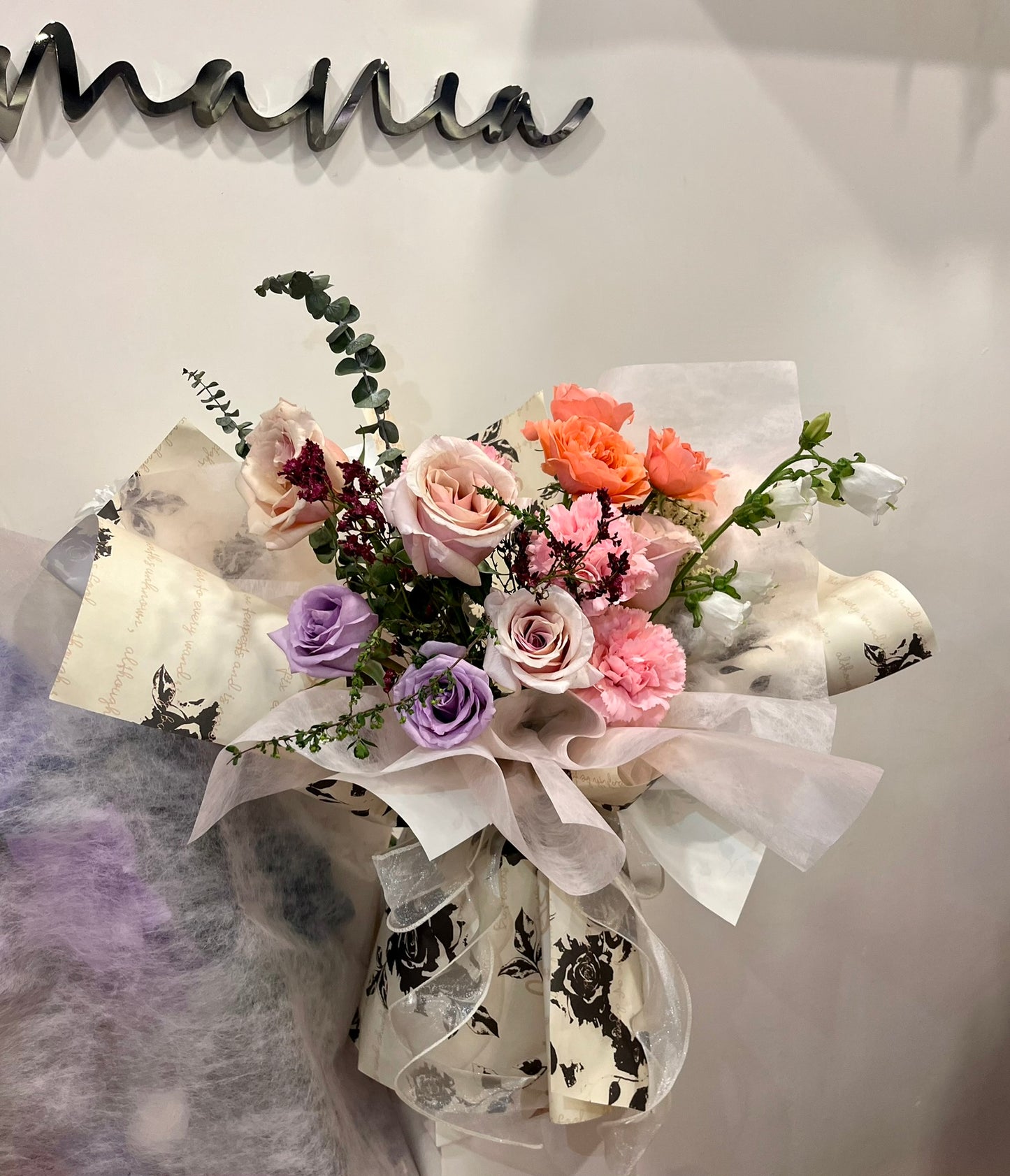 Light Tone Elegant Fresh Roses Bouquet